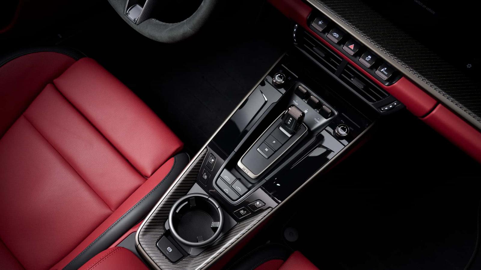 Η Porsche 911 Turbo S έγινε υβριδική με 711 άλογα 